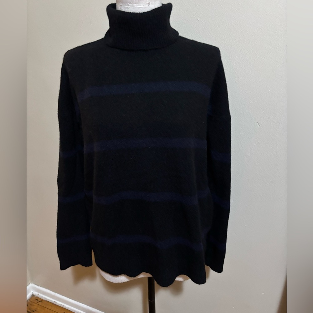 Women’s black Majestic filatures Sweater